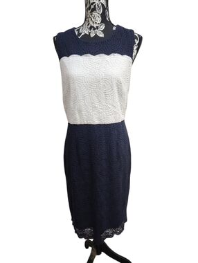 Karl Lagerfeld Paris Sleeveless Scalloped Lace Bodice Midi Dress Size: 12
